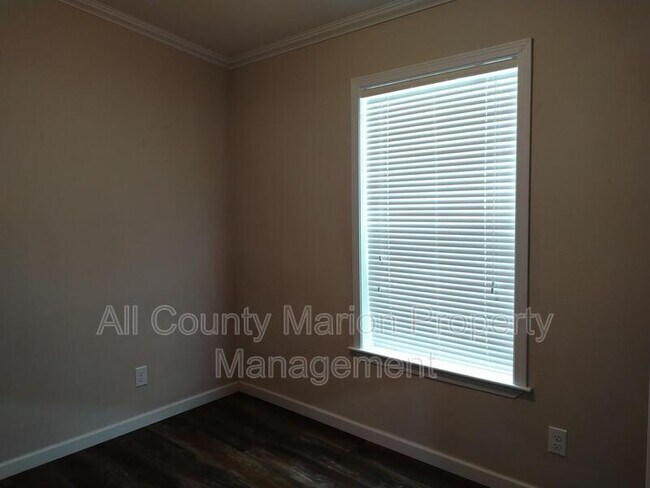 Building Photo - 23031 NE 112th Court Rd