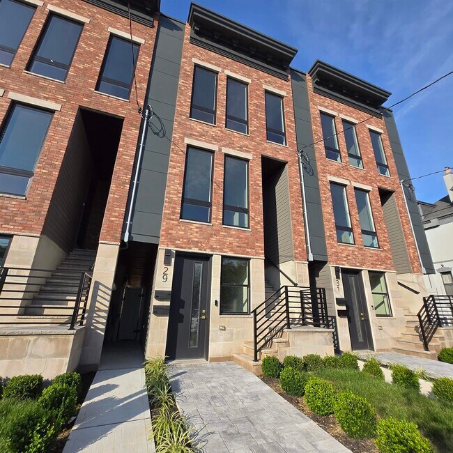 Building Photo - 29 Clinton Ave