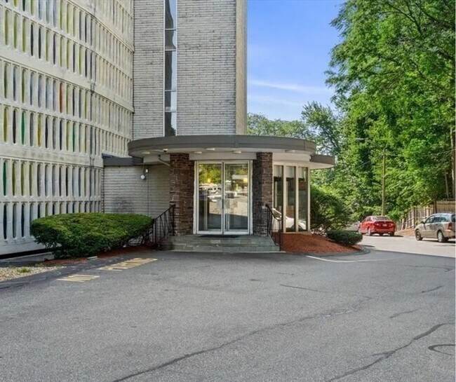 Building Photo - 200 Swanton St
