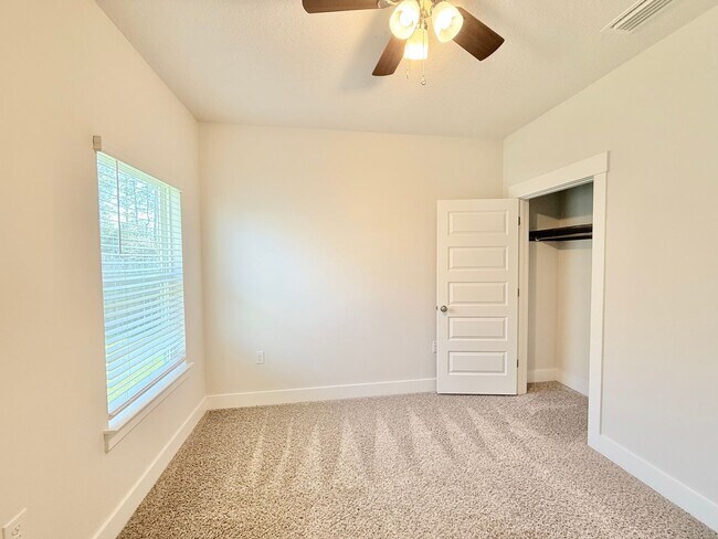 Building Photo - Stunning 4-Bedroom Home - Arbor Place