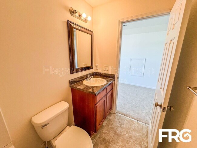 Building Photo - 1021 Jade Ln