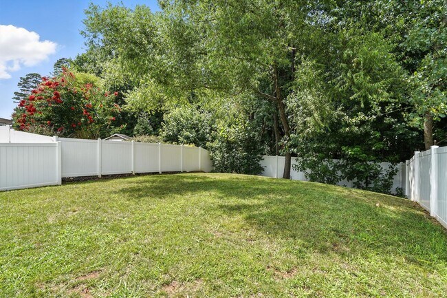 Building Photo - Beautifully Maintained 3-Bedroom Home with...