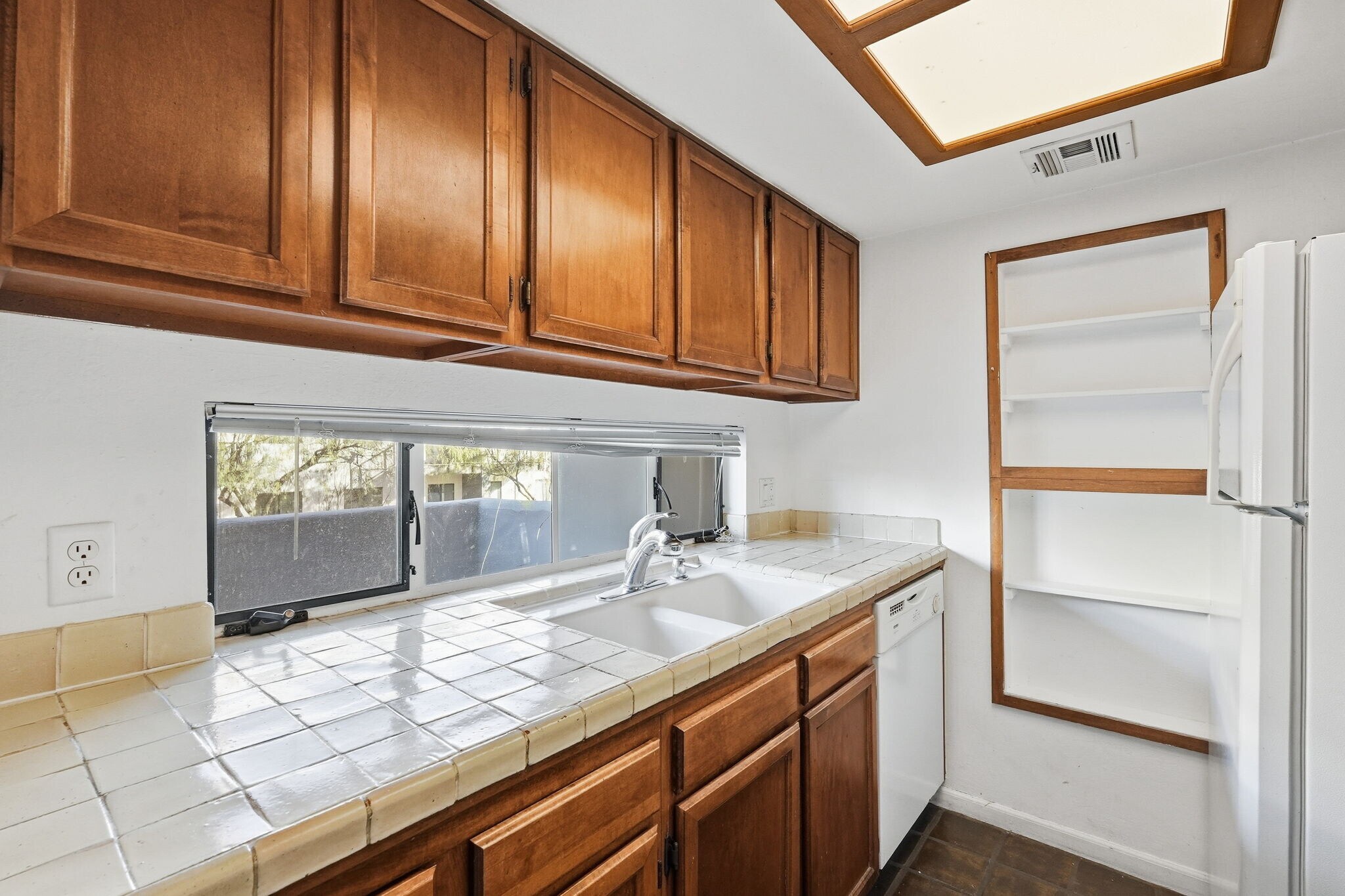 Building Photo - 1449 E Highland Ave