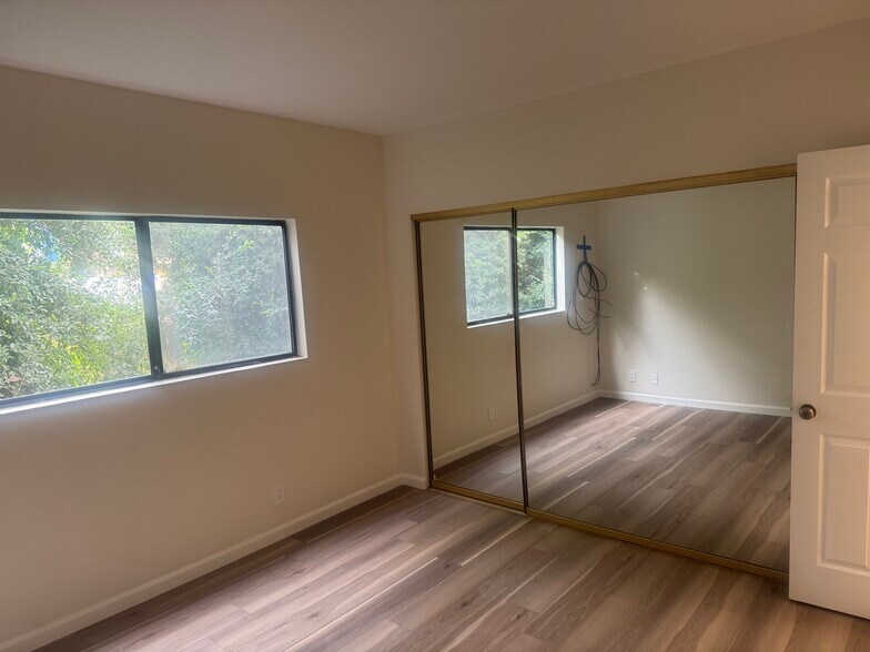 Building Photo - 361 E Santa Anita Ave