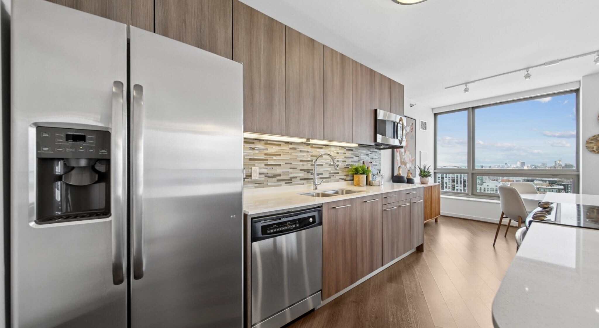 Building Photo - 354 W Hubbard St