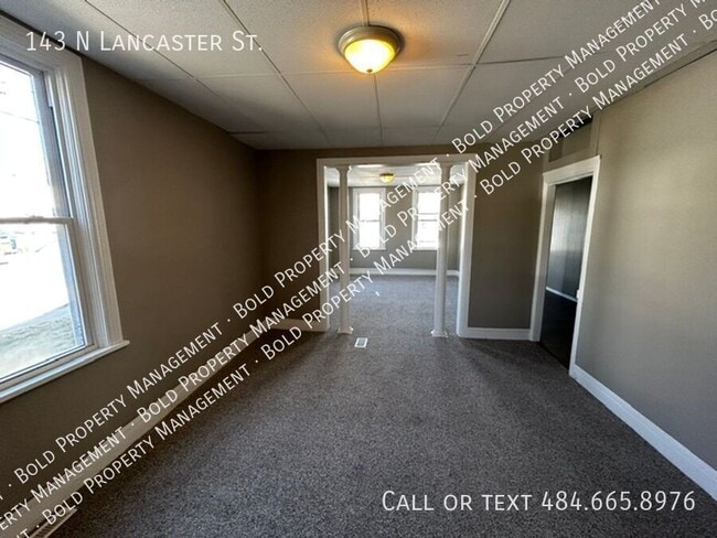 Building Photo - 3 Bed 2 Bath on Lancaster Ave