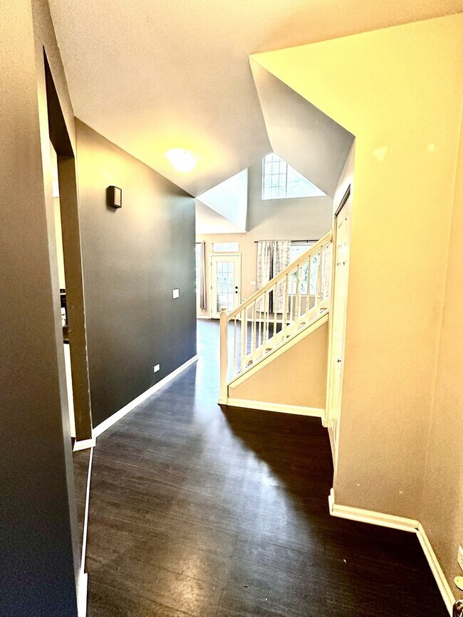 Building Photo - 3125 Anton Dr
