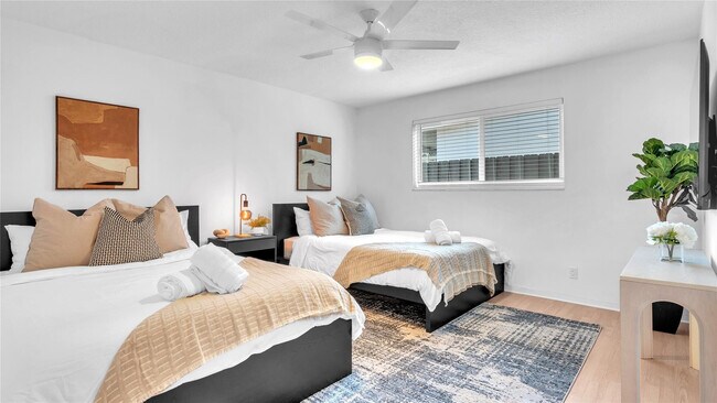 Building Photo - 2201 N 50th Ave