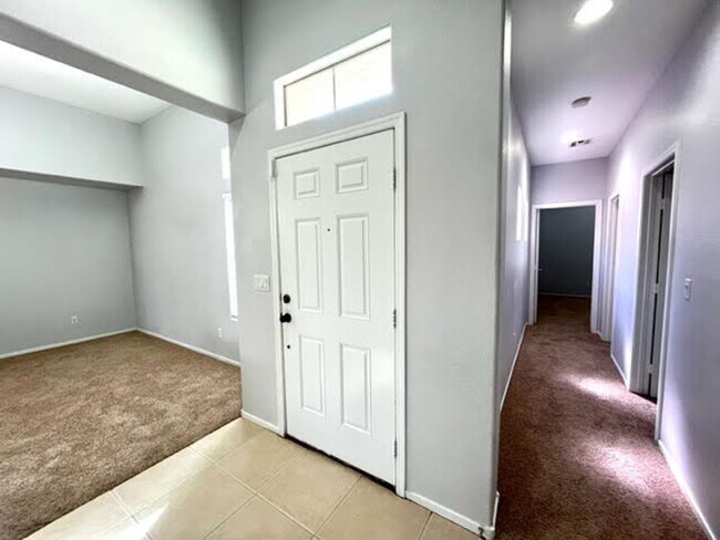 Building Photo - Charming Single Story 3 Bedroom Home