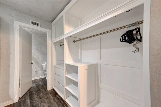 Building Photo - 7765 Saranac Pl