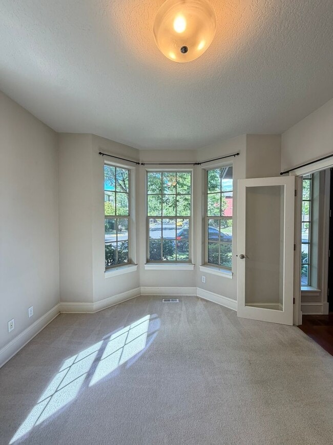Building Photo - 17204 SW 136th Ave