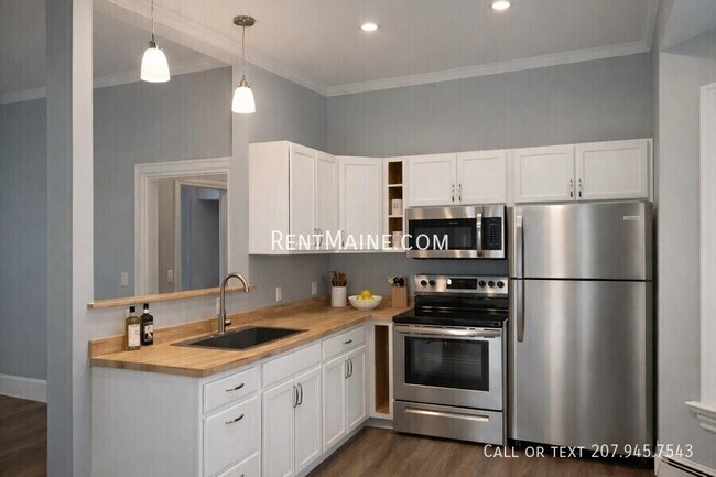 Building Photo - 15 Lloyd Ln