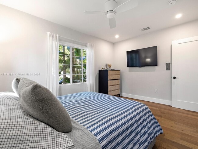 Building Photo - 1009 NW 11th Ct