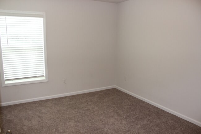 Building Photo - 15 Apricot Ln