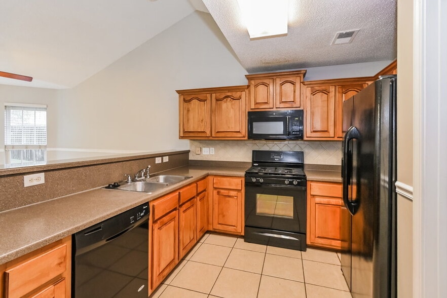 Building Photo - 5109 Jon Oak Dr