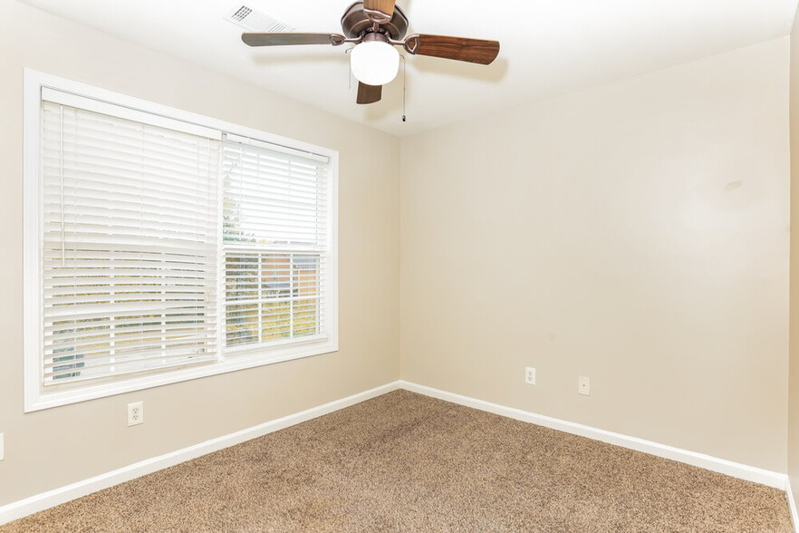 Building Photo - 5102 Redcoat Ln