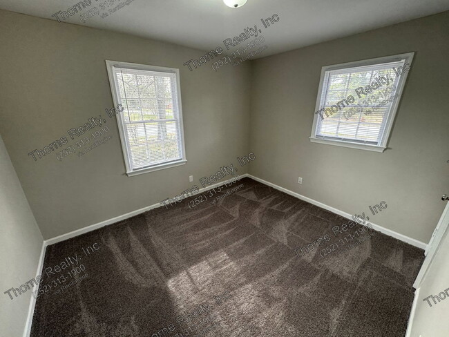 Building Photo - 809 Lloyd St