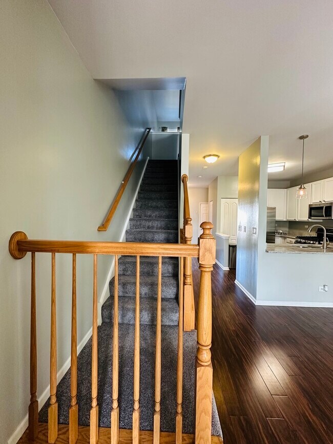 Building Photo - 2409 Golf Ridge Cir