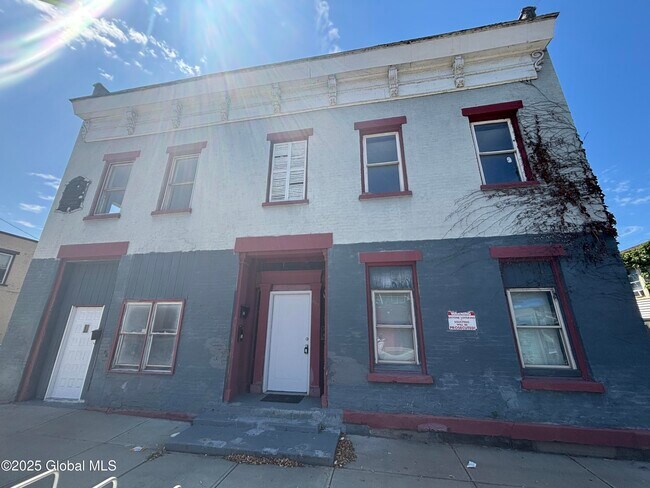 Primary Photo - 663 2nd Ave