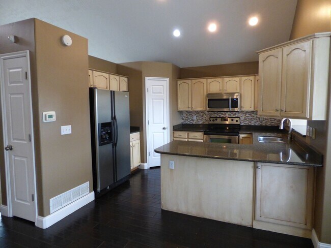 Building Photo - Great 4 Bd 3 Bath Home in Draper