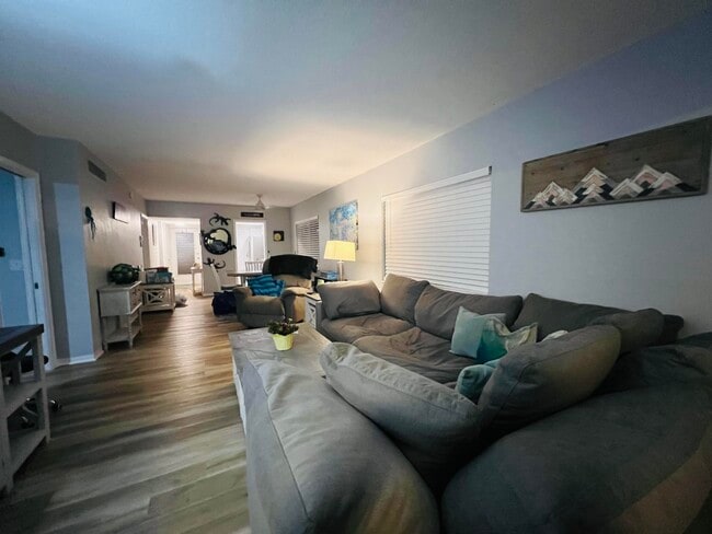 Building Photo - 3401 Spanish Trail