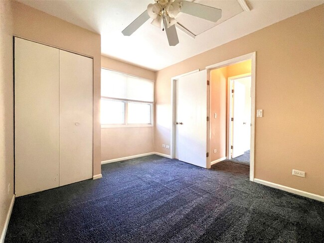 Building Photo - 17 Le Jardin Ct