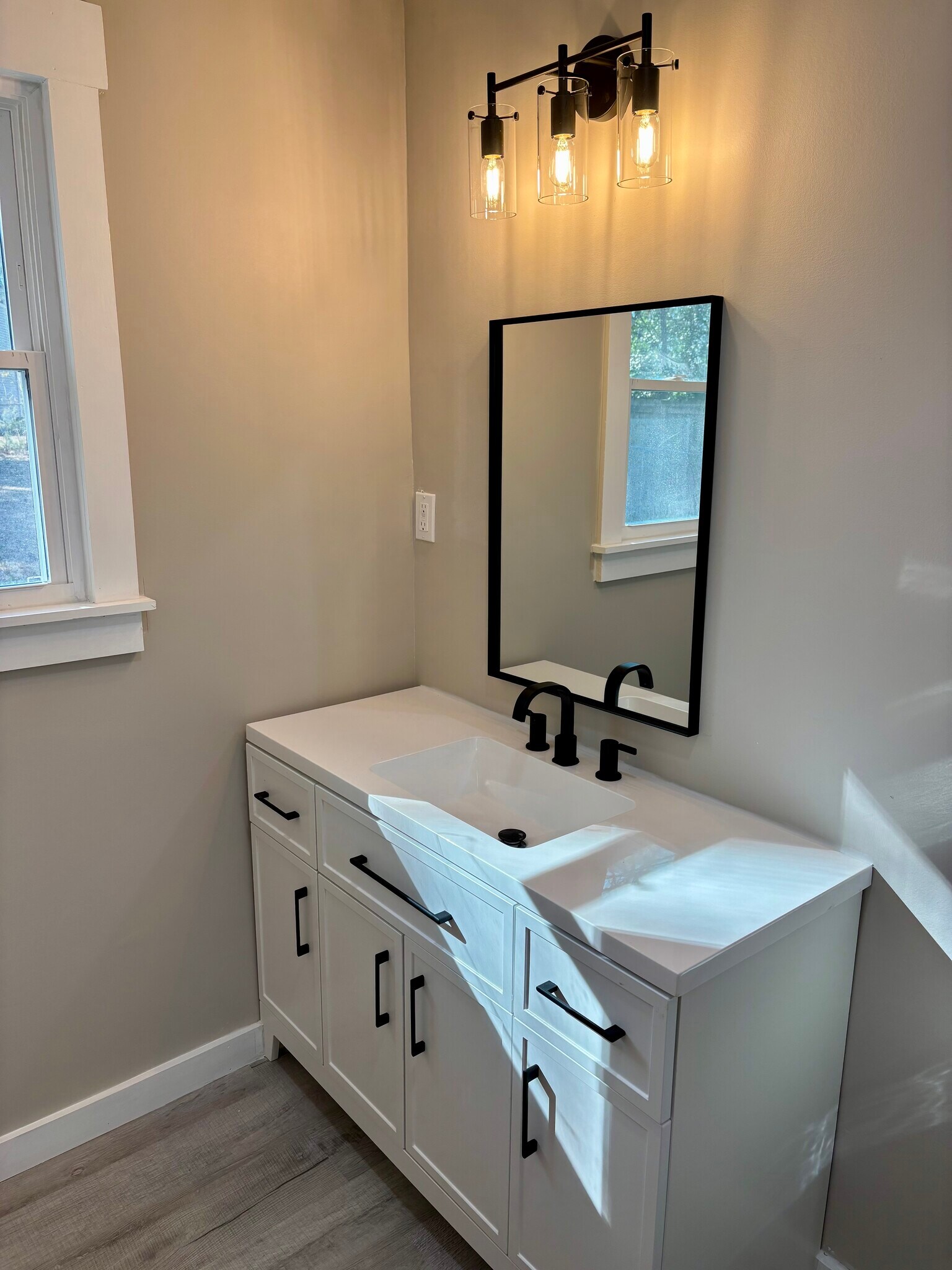 Building Photo - 1136 Chadford Rd