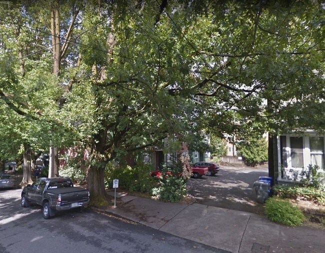 Building Photo - 1525 SW Market St