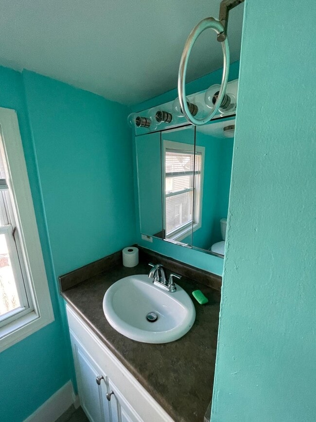 Building Photo - 71 Hickok St