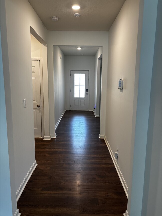 Building Photo - 2732 Minuteman Ln