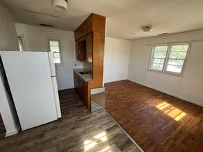 Building Photo - 300 Zoll St