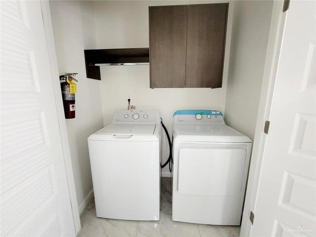 Building Photo - 1809 Cari Nicole Ave