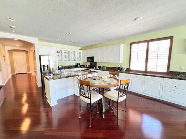 Building Photo - Live Life On The Golf Course!