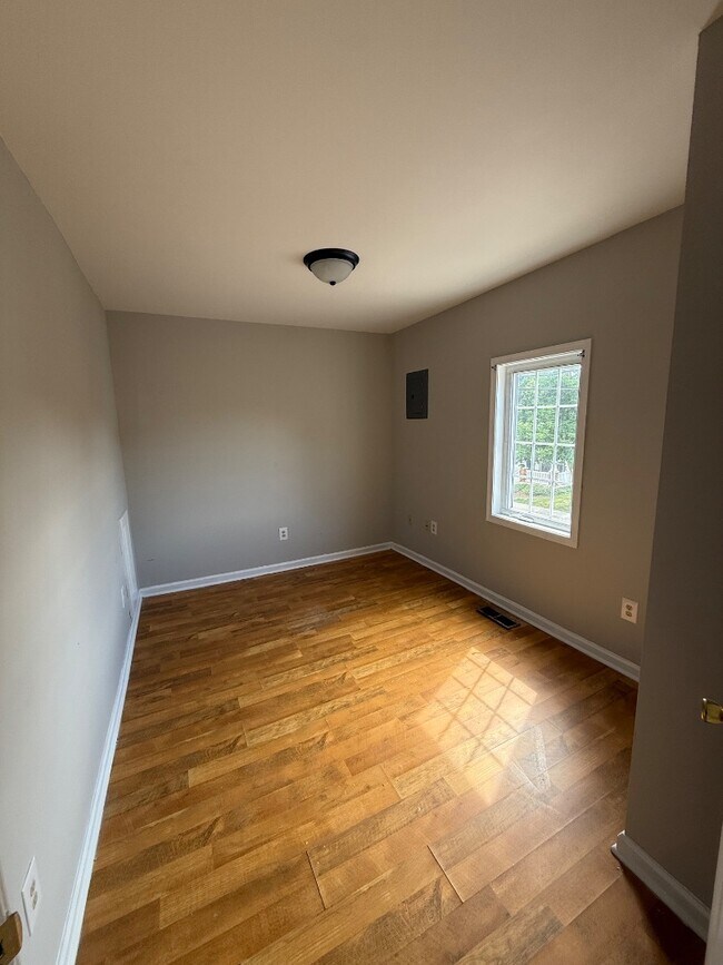 Building Photo - 843 Lanvale St