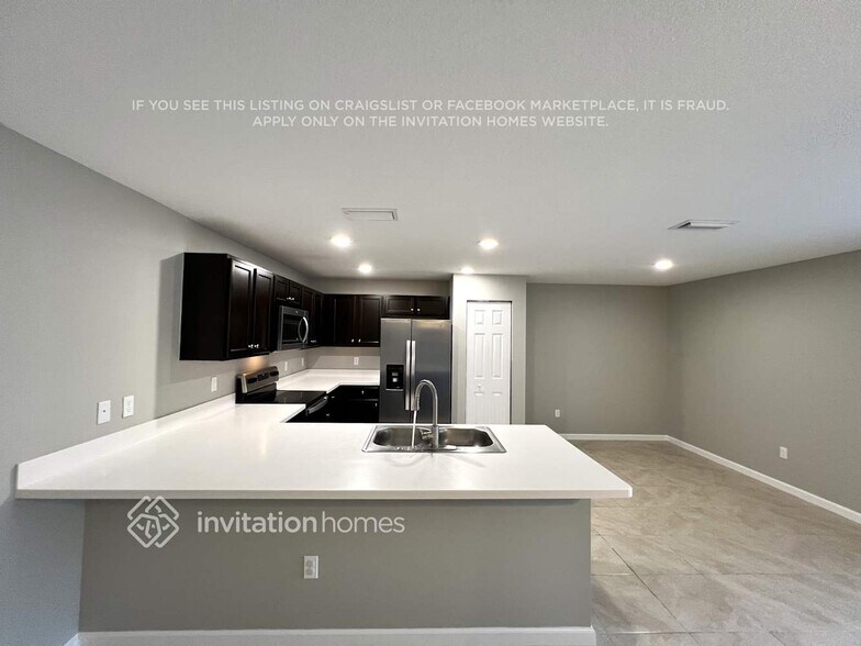 Building Photo - 1931 SE Dock St