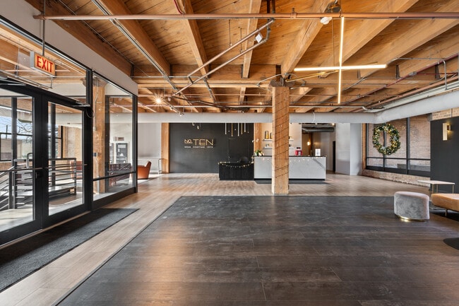 Building Photo - 1040 W Adams St