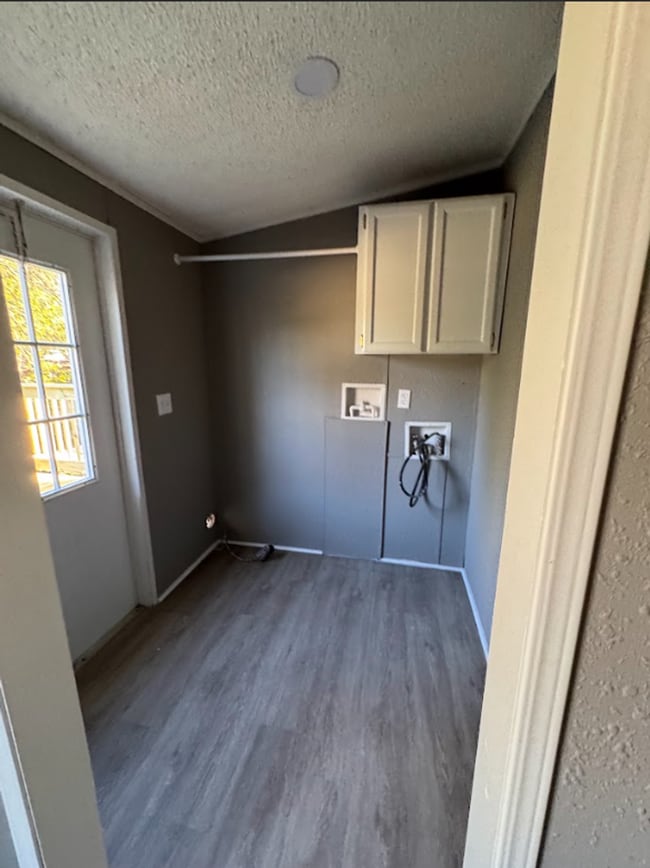 Building Photo - 422 N 4th Ave