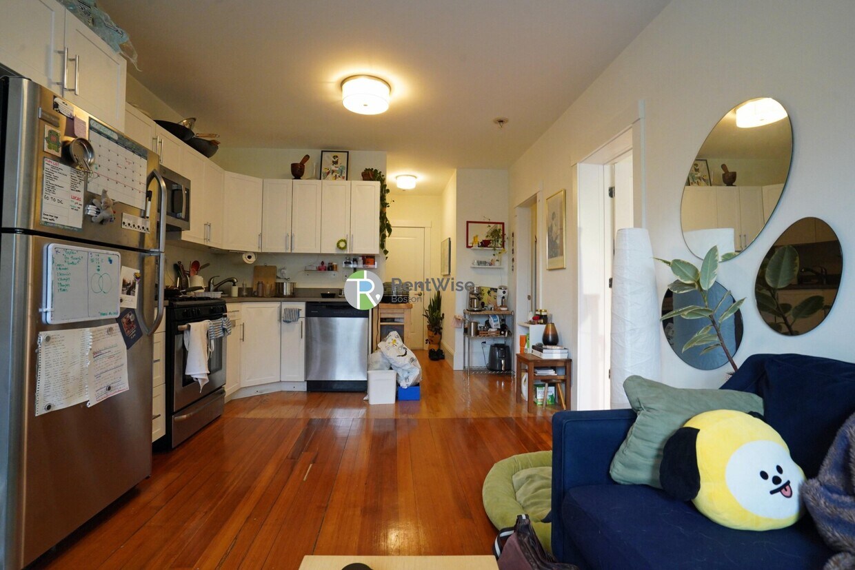 Primary Photo - 83 Harvard St