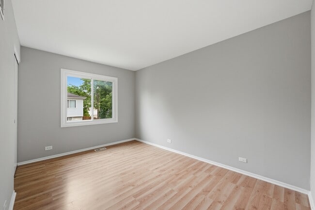 Building Photo - 5039 Chambers Dr
