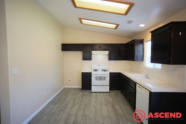 Building Photo - Wonderful Home Off Merle Haggard and N Che...