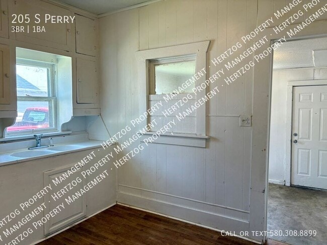 Building Photo - 205 S Perry-