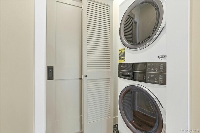 Building Photo - 19 Main St