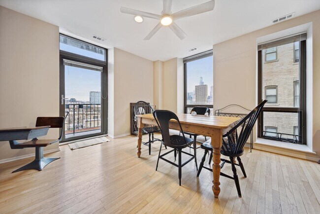Building Photo - 811 S Lytle St
