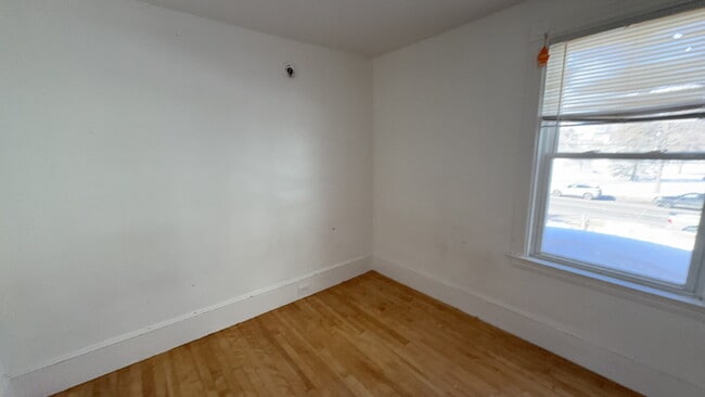 Building Photo - Charming 3-Bed Home with Gleaming Hardwood Floors in Westbrook – Your Cozy Retreat Awaits!