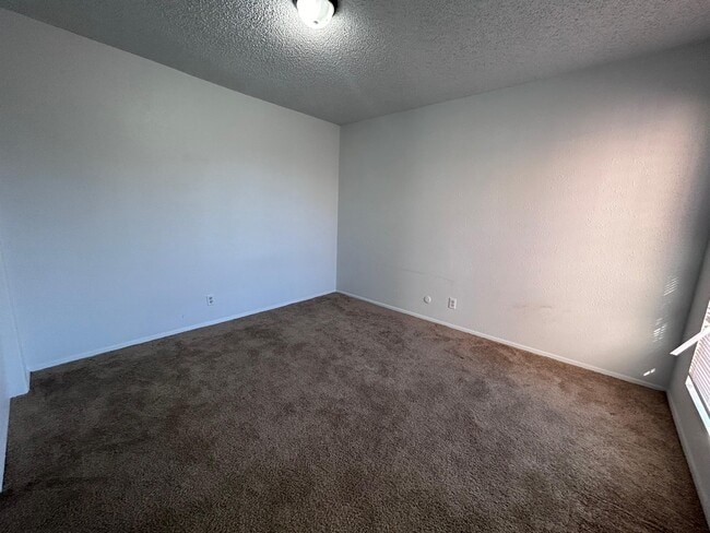 Building Photo - 606 Western Dr