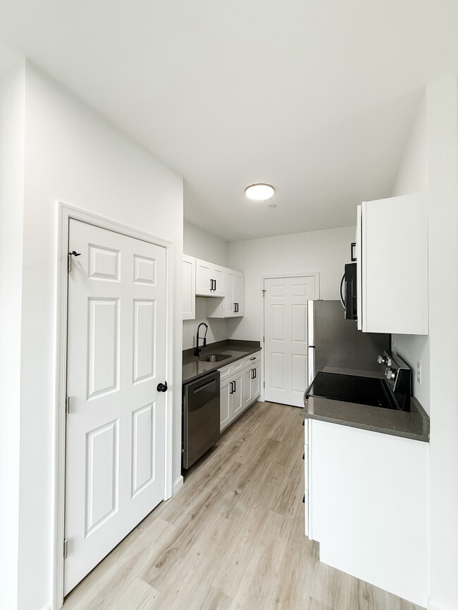 Building Photo - 6 Maryland Ave