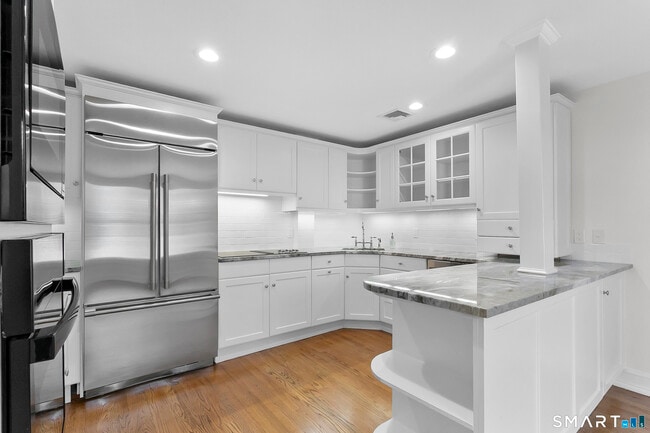 Building Photo - 249 Main St