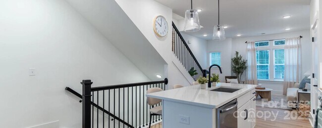 Building Photo - 2735 Rozzelles Ferry Rd