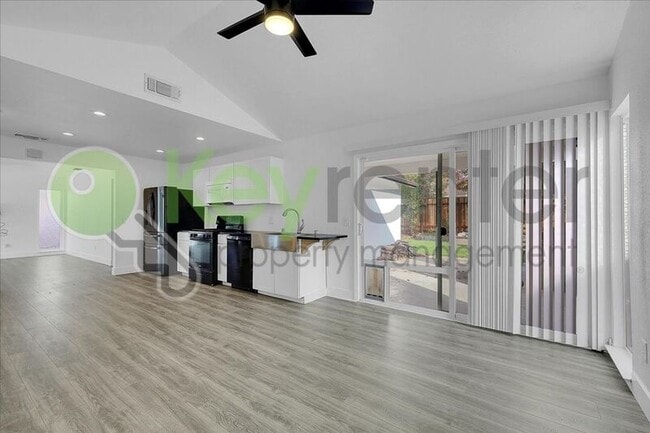 Building Photo - 5631 Mt Everest Ct