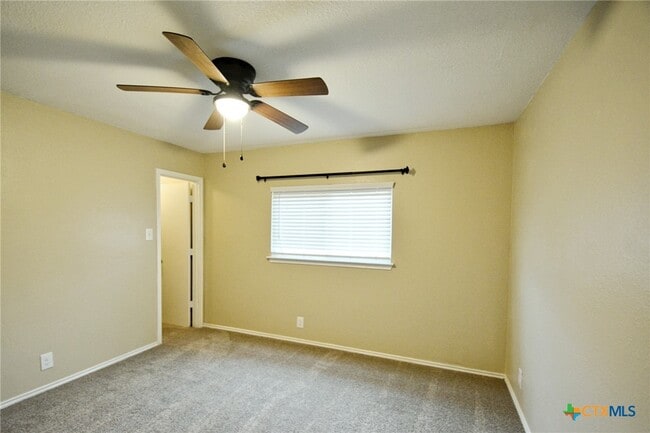 Building Photo - 744 Pinehurst Dr